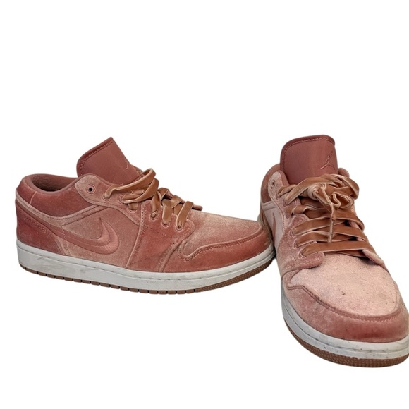 Nike Rose Suede Low-Top Sneakers - Picture 3 of 7